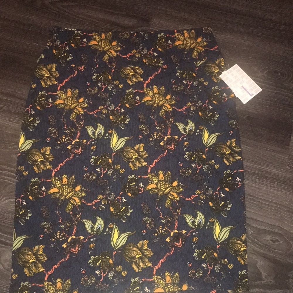 Large LuLaRoe Cassie